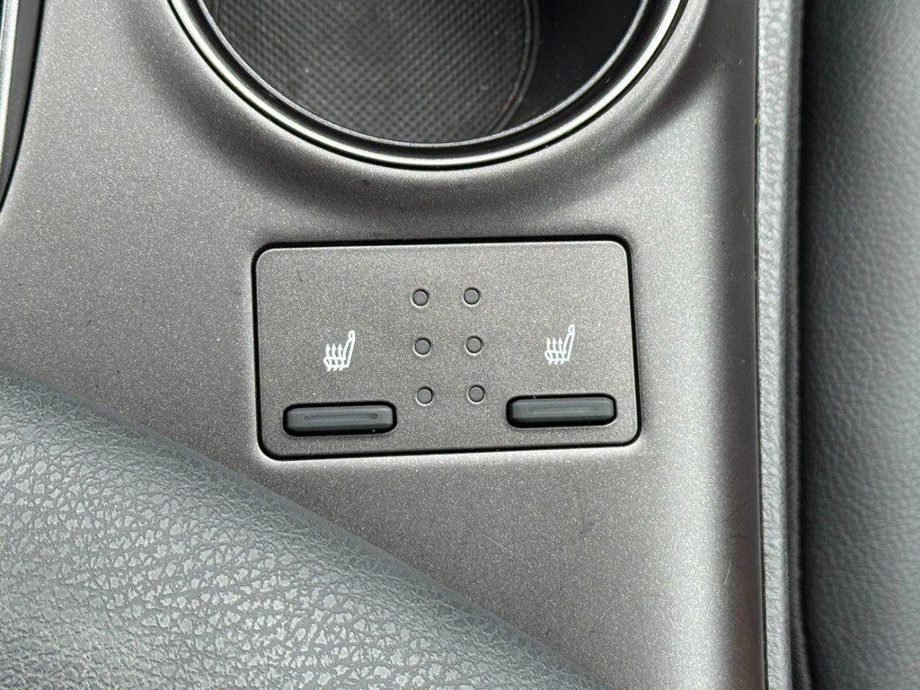 Used 2022 Toyota Camry SE w/ Cold Weather Package FWD image 29