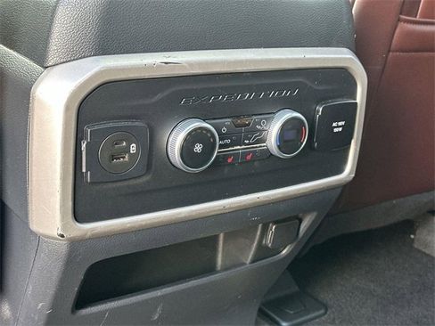Used 2022 Ford Expedition Limited image 43