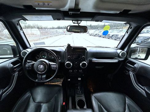 Used 2015 Jeep Wrangler Unlimited Sahara w/ Connectivity Group image 13