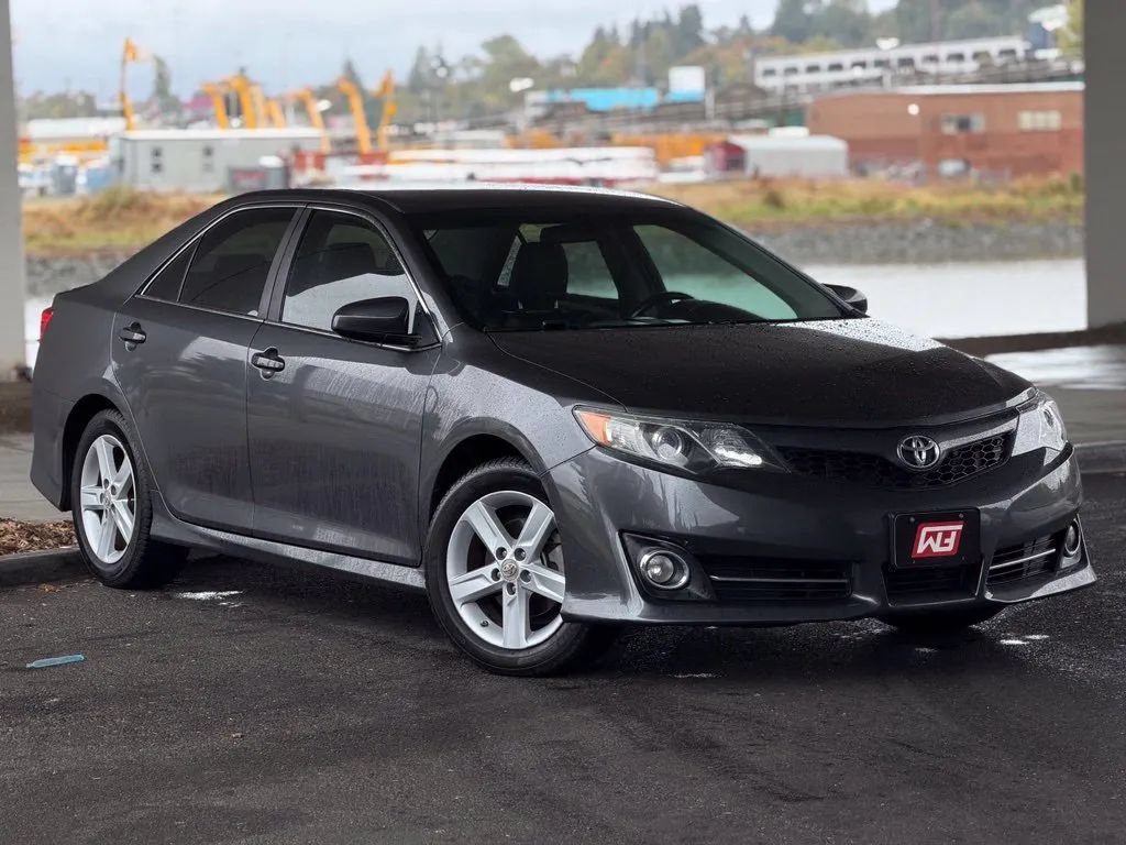 Used 2012 Toyota Camry SE FWD image 2