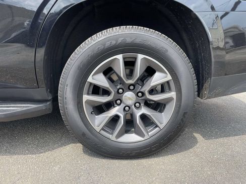 Used 2023 Chevrolet Tahoe LS RWD image 3