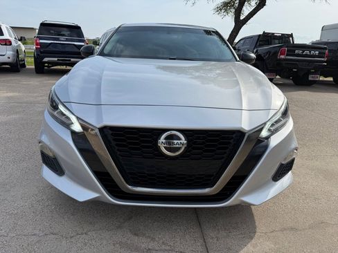 Used 2019 Nissan Altima 2.5 SR w/ SR Premium Package image 2
