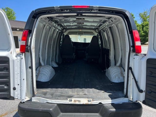 Used 2016 Chevrolet Express 2500 RWD image 25