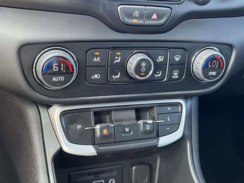 Used 2023 GMC Terrain SLE w/ Driver Convenience Package image 26