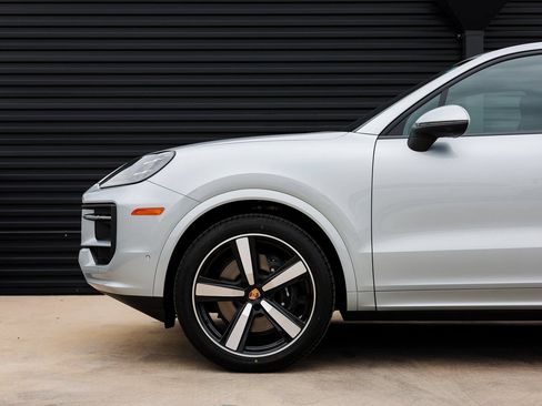 Certified 2026 Porsche Cayenne AWD/4WD image 11