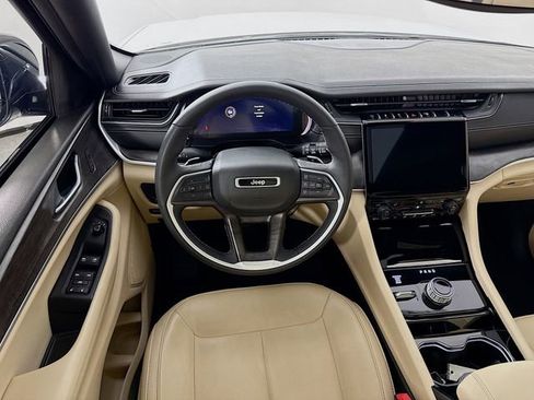 Used 2023 Jeep Grand Cherokee Limited image 23