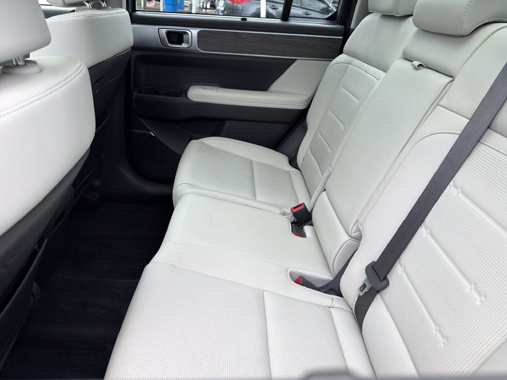 Used 2024 Hyundai Santa Fe Limited FWD image 33