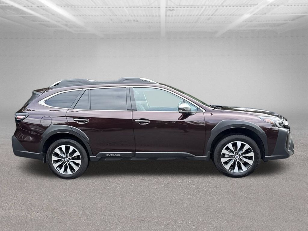 Used 2025 Subaru Outback Touring AWD/4WD image 4