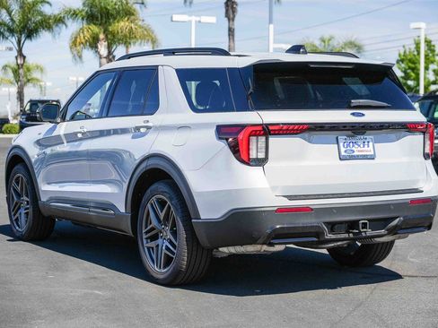 New 2026 Ford Explorer ST-Line w/ ST-Line Street Pack RWD image 8