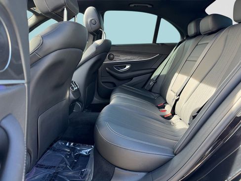 Used 2018 Mercedes-Benz E 400 4MATIC Sedan image 11