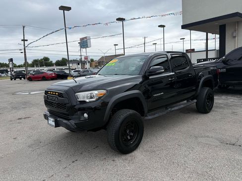 Used 2019 Toyota Tacoma TRD Off-Road AWD/4WD image 2