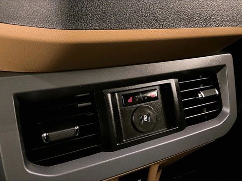 Certified 2025 Ford F250 Lariat w/ Lariat Ultimate Package image 32