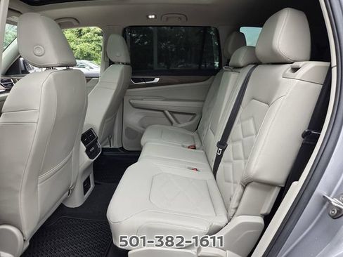 Used 2024 Volkswagen Atlas SE FWD image 11