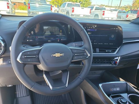 New 2026 Chevrolet Equinox LT w/ Convenience Package II image 17