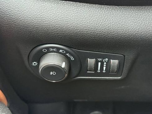 Certified 2025 Jeep Compass Limited w/ Elite Group AWD/4WD image 22