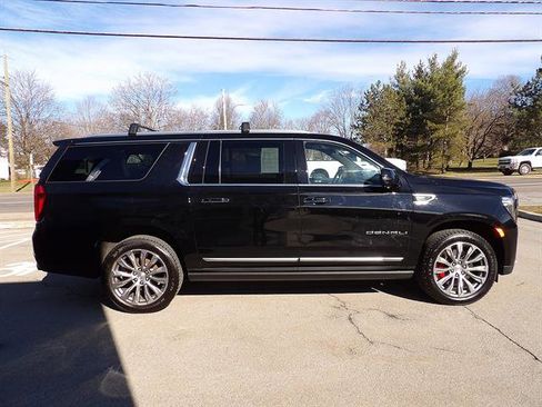Certified 2022 GMC Yukon XL Denali w/ Denali Premium Package AWD/4WD image 6