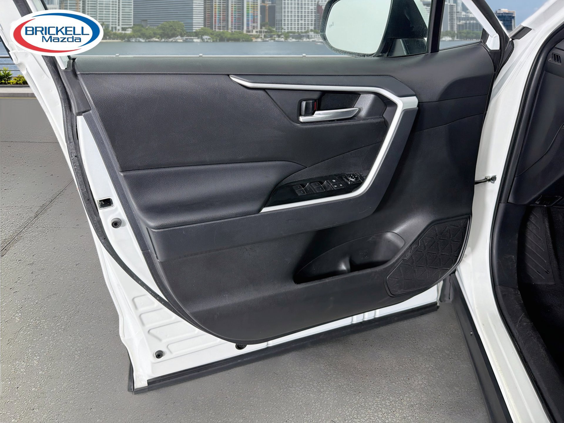 Used 2025 Toyota RAV4 XLE FWD image 20