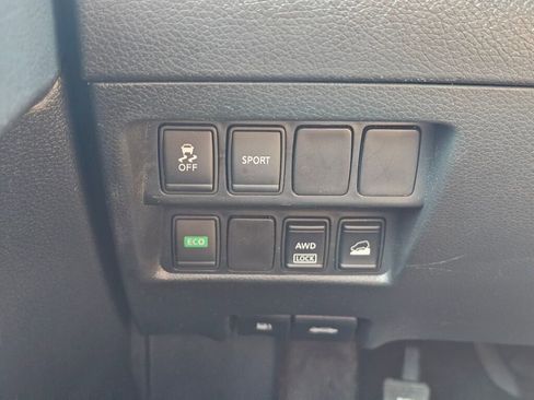 Used 2016 Nissan Rogue SV image 35