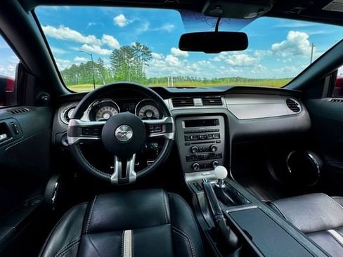 Used 2011 Ford Mustang GT Premium w/ Comfort Pkg RWD image 3