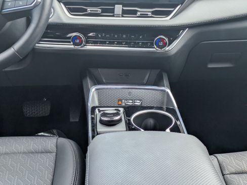 Used 2026 Chevrolet Equinox LT w/ Convenience Package II FWD image 26