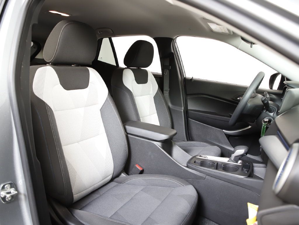 Used 2024 Chevrolet Trax LS w/ Driver Confidence Package FWD image 9