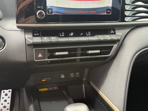 Used 2025 Toyota Camry SE w/ Convenience Package FWD image 19