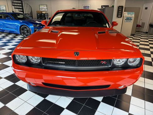 Used 2010 Dodge Challenger R/T RWD image 2