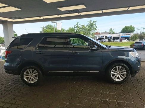 Used 2018 Ford Explorer XLT w/ Equipment Group 202A AWD/4WD image 5