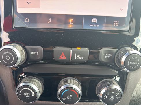 New 2026 RAM 1500 Express AWD/4WD image 36