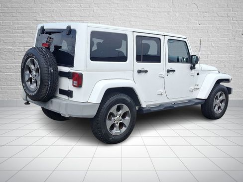 Used 2017 Jeep Wrangler Unlimited Sahara w/ Dual Top Group image 4