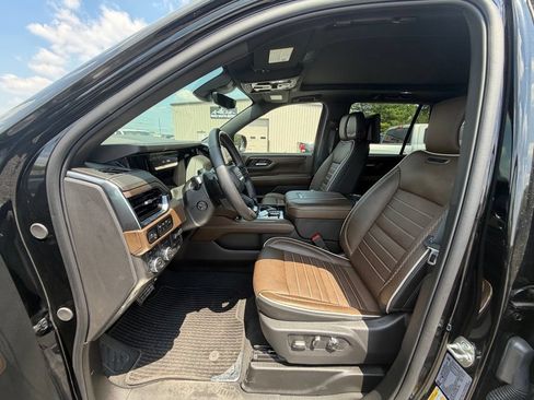 Used 2026 GMC Yukon Denali Ultimate AWD/4WD image 3