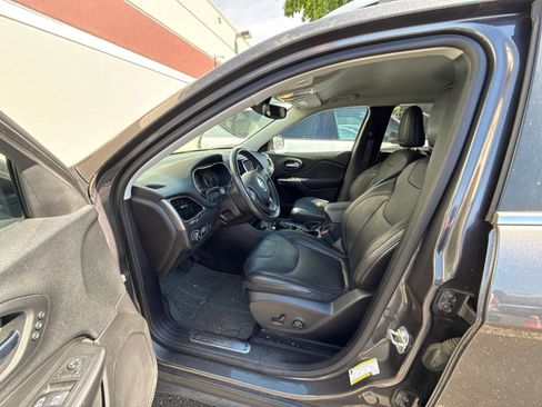 Used 2019 Jeep Cherokee Limited AWD/4WD image 5