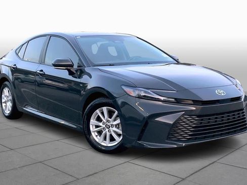 Used 2025 Toyota Camry LE image 2