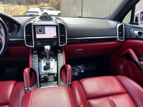 Used 2018 Porsche Cayenne Platinum Edition image 18