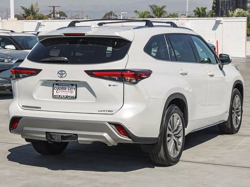 Used 2025 Toyota Highlander Limited image 9