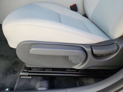 Used 2025 Hyundai Kona SE image 14