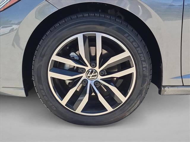 Used 2025 Volkswagen Jetta SE FWD image 25