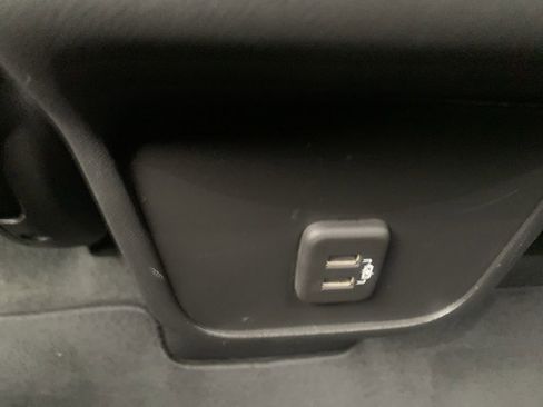 Used 2023 Chevrolet Equinox LT image 23