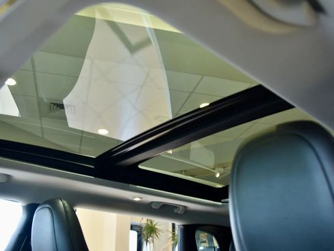 Used 2021 Jeep Cherokee Limited w/ Elite Package image 17