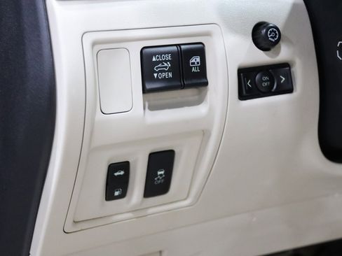 Used 2015 Lexus IS 250C image 57