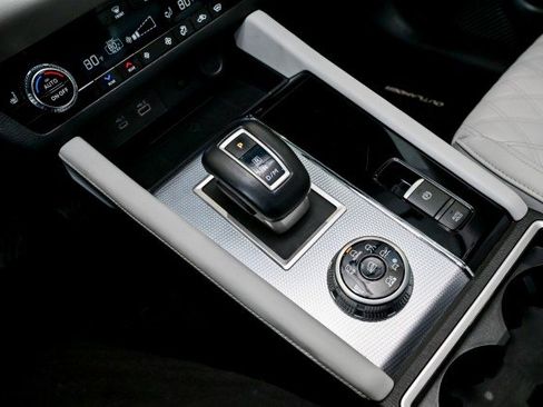 Used 2024 Mitsubishi Outlander SEL Black Edition image 37