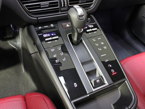 Certified 2025 Porsche Macan image 27