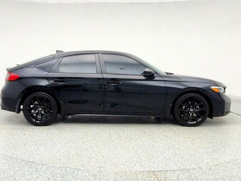 Used 2025 Honda Civic Sport image 4