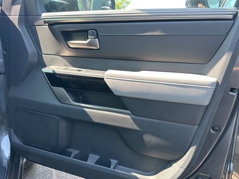 Used 2025 Toyota Tundra Limited image 31