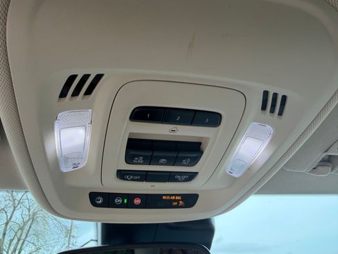 Used 2021 Buick Envision Avenir image 22