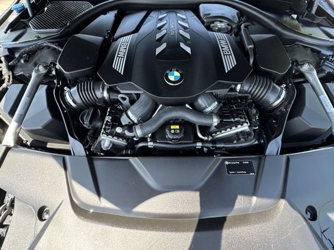 Used 2022 BMW 750Li xDrive AWD/4WD image 18