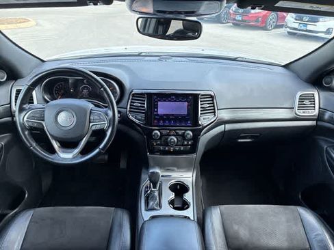 Used 2020 Jeep Grand Cherokee Laredo w/ Laredo X Package RWD image 16