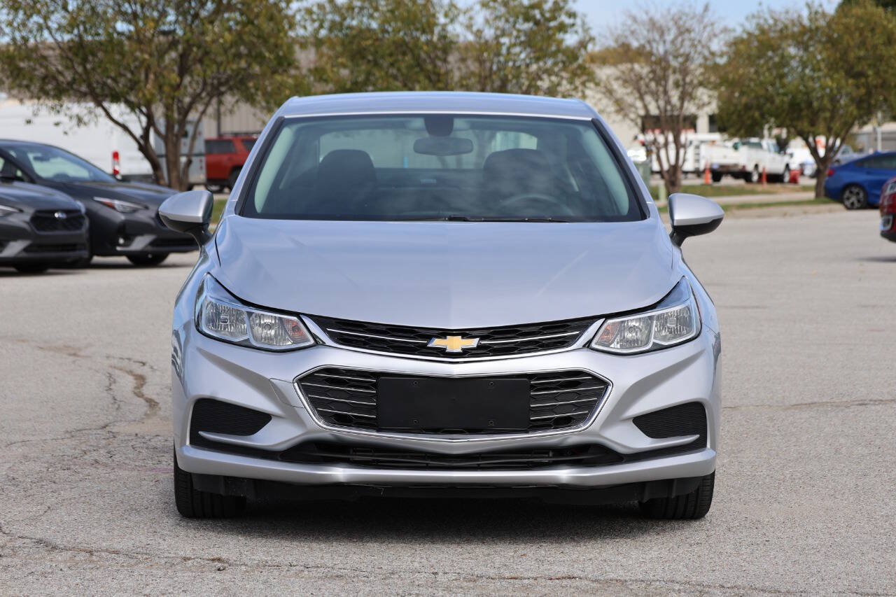 Used 2018 Chevrolet Cruze LT w/ Convenience Package FWD image 2