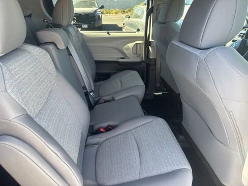 Used 2024 Toyota Sienna LE AWD/4WD image 6