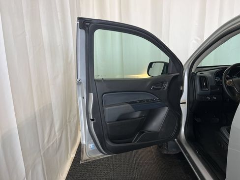 Used 2020 Chevrolet Colorado Z71 AWD/4WD image 16